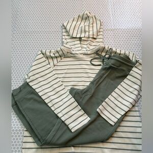 NWT Max & Mia Sage Striped Rib Knit with Hoodie Lounge Set w Pockets

Size M